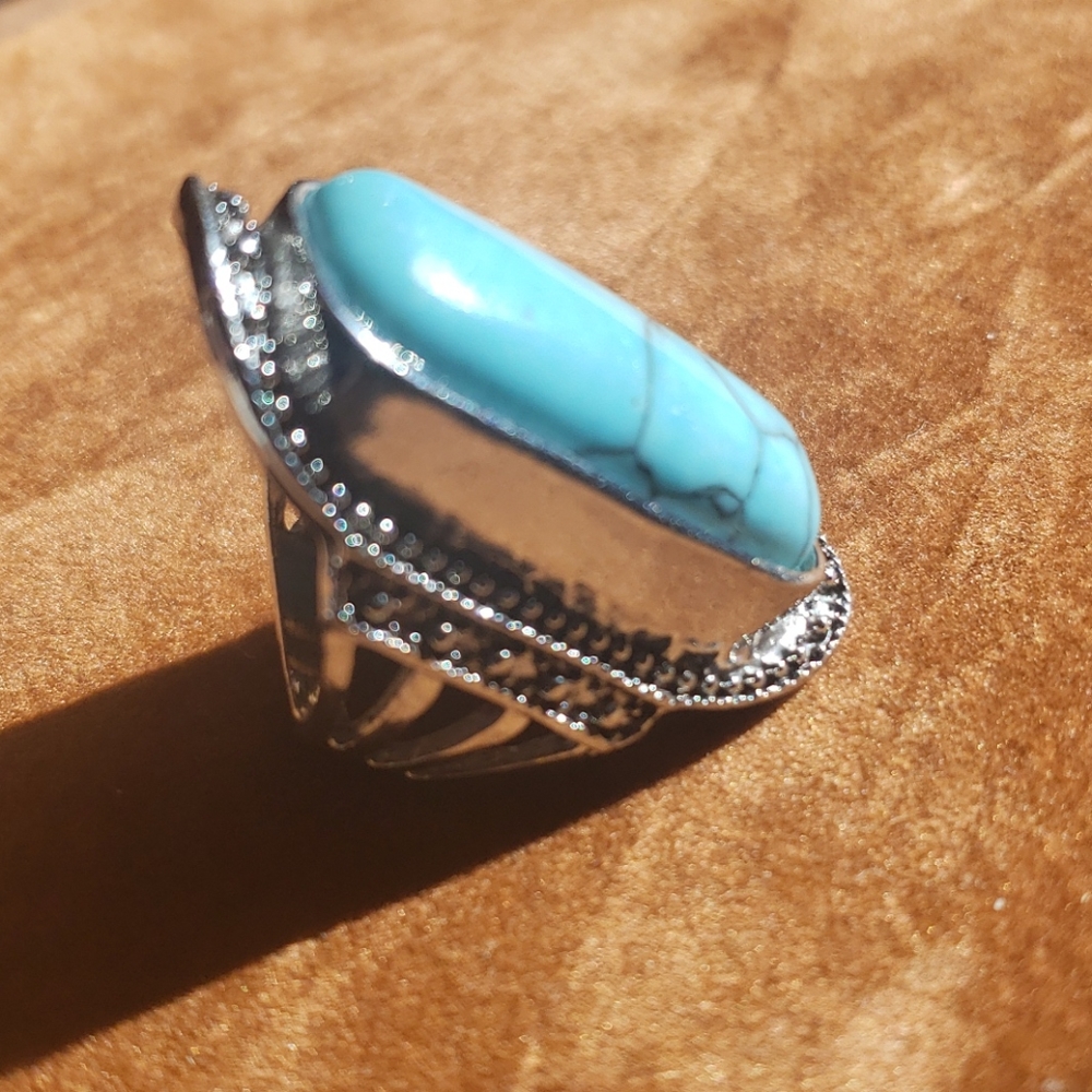 Ring - Picture 3 of 5